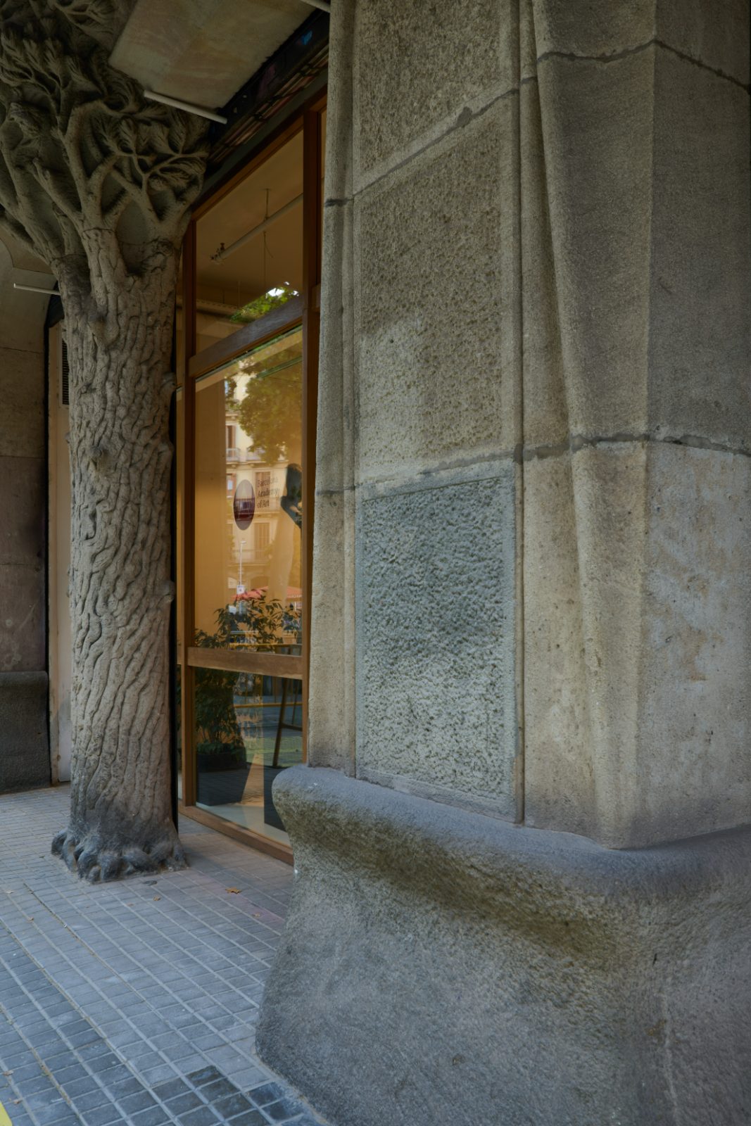 Sculpted tree column on the street